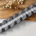 Schwarz-weiß kariertes Faltenband mit weißer Spitzeneinfassung für DIY-Handwerk - Länge 1 Meter / Schwarzes Gitter