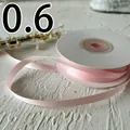 Nastro di raso rosa da 0,6 cm per fai da te su rocchetto bianco con sfondo curato - Rosa Chiaro