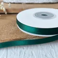 Nastro di raso verde scuro su rotolo bianco per artigianato fai-da-te e regali - Verde Scuro