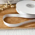 Cinta de satén blanco de doble cara de 1 cm de ancho para envolver regalos y manualidades - Gris