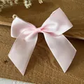Handgefertigte 2,5 cm hellrosa Satinbandschleife für Haarschmuck und Bastelbedarf - Basis Schleife / 4 Stück/Packung (Bandbreite 2,5 cm) / Rosa