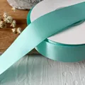 Ruban de satin bleu lac en rouleau avec fini soyeux pour fleurs et cadeaux DIY - En Rouleau / Bleu lac