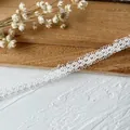 Exquisite weiße wasserlösliche Spitze mit hohlstickerei für DIY-Näharbeiten - Welliger Ausschnitt Rand Stil