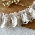 Beigefarbene Baumwoll-Spitzenborte mit Rüschenstickerei für Lolita-Kleider DIY-Näh - Blumenstrauß Muster / Beige