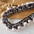 Ruban froissé rose pâle avec bordure en dentelle noire pour bricolage créatif - Rose et Dentelle Noire
