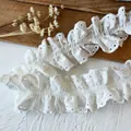 Weiße Baumwollspitze mit Stickerei und Falten-Design für DIY-Nähprojekte und Kleidung - Mittel-Gerüschter Stil / Weiß