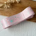Ruban décoratif rose clair avec motifs étoiles et météores argentés holographiques - Rose Pêche