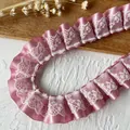 Bordure en dentelle plissée satin rose pour bricolage et décoration d'accessoires - Vieux Rose et Dentelle Blanche