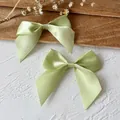 Set mit zwei hellgrünen Satin-Schleifen für DIY-Haarschmuck und Basteldekorationen - Basis Schleife / 4 Stück/Packung (2.5cm Bandbreite) / Cyan