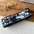 Nastro blu scuro con motivi olografici di Halloween come croci e ragnatele - Blu navy