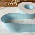 Hellblaues 2,5 cm mattes Satinband auf Rolle für DIY-Schleifen und Basteldekorationen - Hellblau