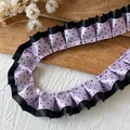 Lavendelfarbenes und schwarzes gepunktetes Plissee-Band für DIY-Bastelarbeiten. - Lila & Schwarz Gepunktet