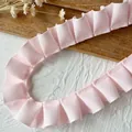 Ruban plissé rose avec surpiqûres blanches pour accessoires cheveux et artisanat - Plissé Bord Unique / Rose Clair