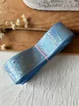 Cinta de satén azul claro con motivos de rosas y pájaros láser para proyectos DIY - Azul Bebé Patrón Plata