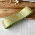 Hellgrünes Satinband mit Goldfolien-Hasen und Pokermotiven für DIY-Basteldekorationen - Apfelgrün Gold