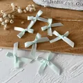 Set mit sieben handgefertigten mintgrünen Satinschleifen für DIY-Handwerk und Accessoires - Mini-Schleifenhalskette / 10 Stück/Packung (Bandbreite 0,6 cm) / Grün
