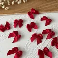 Packung handgefertigter roter Satin-Schleifen für DIY-Bastelarbeiten und Dekoration - Breite Schleife / 10 Stück/Packung (Bandbreite 1 cm) / Rot