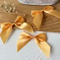 Drei handgefertigte hellorangefarbene Satinschleifen für DIY-Haarschmuck und Dekorationen - Basis Schleife / 4 Stück/Packung (Bandbreite 2,5 cm) / Orange