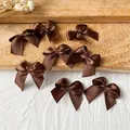 Handgefertigte braune Satinschleifen für DIY-Haarschmuck und Kleidungsdekoration - Breite Schleife / 10 Stück/Packung (Bandbreite 1 cm) / Dunkelkaffee