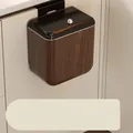 Pattumiera da cucina a parete in legno di noce con coperchio e maniglia - A parete / Corpo in Noce Con Coperchio Nero
