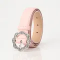 Cintura da donna rosa con fibbia floreale argentata e cinturino in ecopelle liscia - Rosa