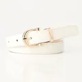 Ceinture fine en cuir blanc minimaliste avec élégante boucle en métal doré en fer à cheval - Blanc