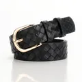 Cinturón trenzado negro para mujer con hebilla de herradura dorada y textura elegante - Negro