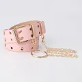 Cinturón punk rosa con ojales dobles, cadenas doradas y un anillo de metal - Estilo Cadena Aro Grande / Rosa
