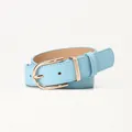 Ceinture femme bleu clair avec boucle fer à cheval dorée et texture cuir grainé de litchi - Bleu