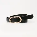 Cinturón minimalista de cuero negro para mujer con hebilla dorada de doble anillo ovalado - Negro