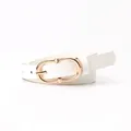 Cinturón de cuero blanco para mujer con hebilla metálica ovalada dorada de doble aro - Blanco