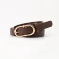 Cinturón elegante de cuero marrón oscuro para mujer con hebilla ovalada dorada pulida - café