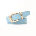 Cintura minimalista in pelle azzurra con trama litchi e fibbia ovale in oro opaco - Blu