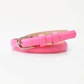Sottile cintura rosa in ecopelle da donna con elegante fibbia a ferro di cavallo argento - Rosa Rosso