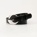 Cintura da donna in pelle nera con fibbia metallica argentata a forma di mezzaluna - Nero