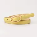 Cintura sottile da donna in pelle giallo chiaro con fibbia ovale in oro opaco - Giallo Chiaro