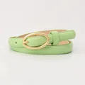 Cintura sottile in pelle verde chiaro da donna con fibbia ovale oro opaco e cuciture - verde chiaro
