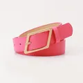 Cintura da donna in ecopelle rosa con fibbia dorata geometrica minimalista - Rosso rosa