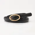 Cintura sottile in pelle nera da donna con fibbia ad ardiglione ovale oro opaco - Nero