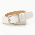 Ceinture fine en cuir blanc pour femme avec boucle carrée argentée mate et texture lisse - Blanc