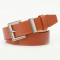 Ceinture en cuir marron pour femme avec boucle carrée argentée et coutures contrastées - Chameau