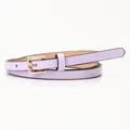 Sottile cintura color lavanda da donna con fibbia quadrata in oro lucido - Viola