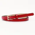 Elegante cintura sottile in pelle rossa da donna con fibbia quadrata dorata - Rosso