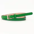 Sottile cintura in pelle verde da donna con elegante fibbia in metallo dorato - Verde
