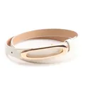 Slanke witte lederen riem voor dames met een gouden ovale gesp en minimalistisch design - Wit