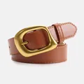 Cinturón de cuero marrón para mujer con hebilla cuadrada irregular en oro cepillado - Camel