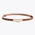 Ceinture fine réglable en cuir marron foncé avec boucle géométrique dorée - Chameau
