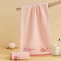 Serviette de visage en coton rose avec motif de baleine et broderie Dolphin - 74x34cm / Baleine Rose
