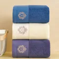 Tre asciugamani hotel in cotone di qualità nei colori blu, beige e viola con ricamo - Asciugamano viso / Misto