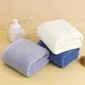 Set di asciugamani in cotone in bianco lavanda e blu scuro con bordo a costine - 75x35cm / Colori Misti